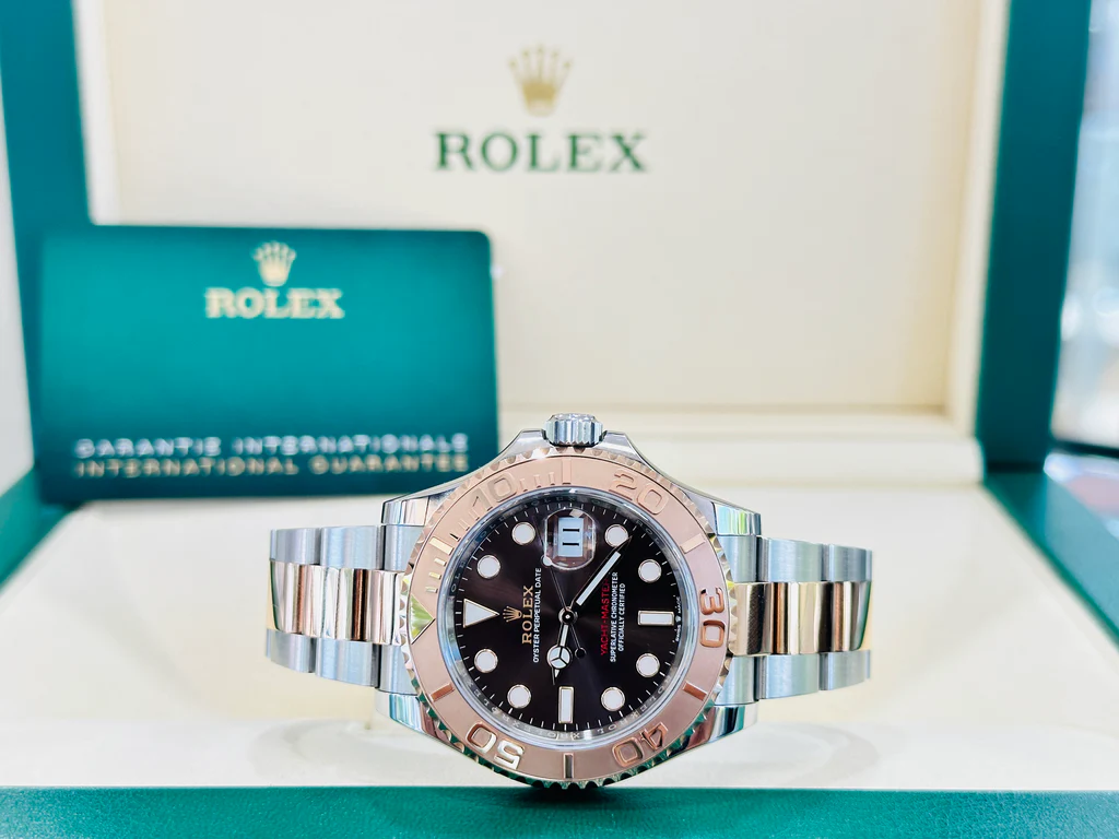 Rolex Yacht-Master Everose Rolesor with black dial and two-tone bracelet